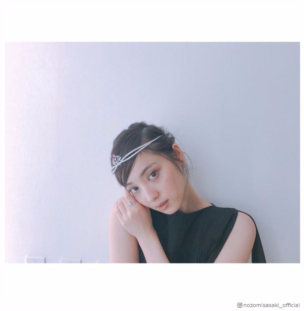 佐々木希、4000万円の指輪とティアラ装着　ジュエリーに劣らぬ美貌放つ