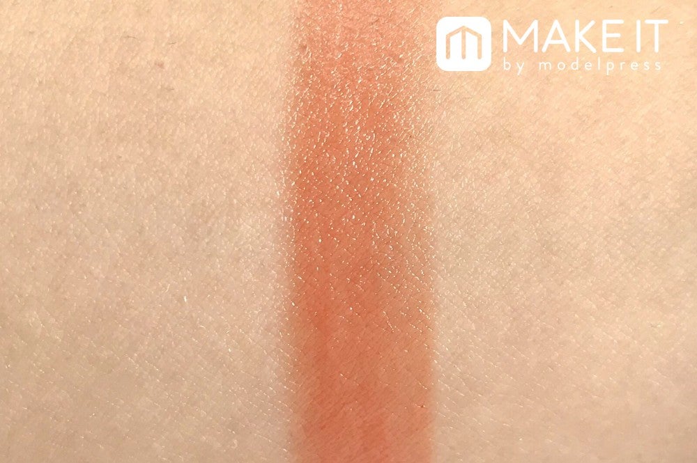 【キャンメイク】「ステイオンバームルージュ」“02スマイリーガーベラ”使用 (C)メイクイット