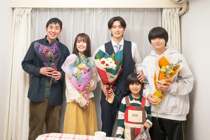 竹森千人、豊嶋花、山中柔太朗、佐藤大空、西山蓮都(C)岡田ピコ/COMICポラリス(C)NTV