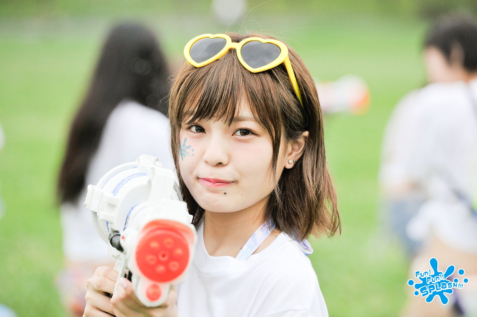 友達同士で水かけバトル／画像提供：アドニティ