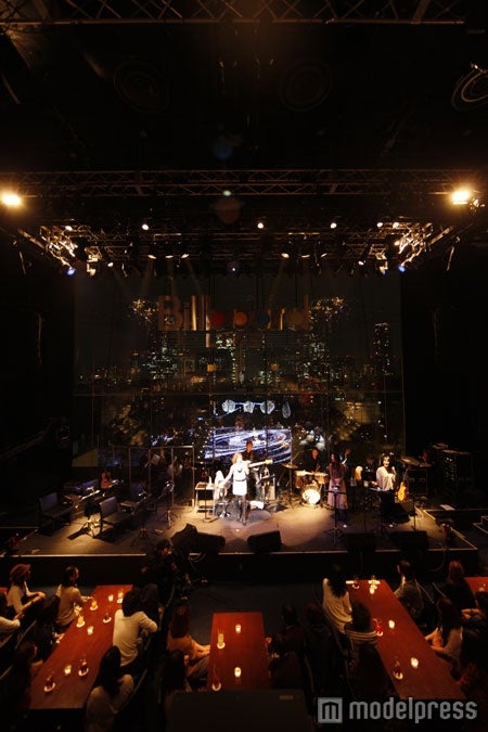 「MTV Unplugged」に出演したBENI