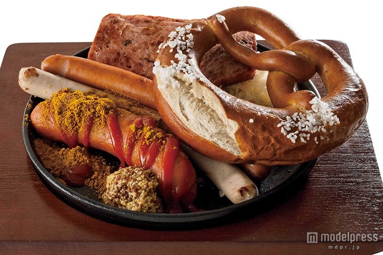 ビールと好相性のソーセージやジャーマンポテト／画像提供：北陸放送