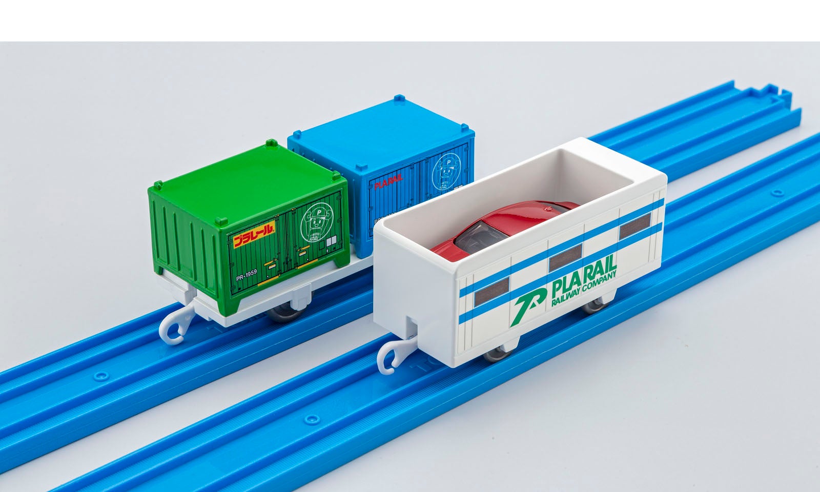 03 ファミリーマートコンテナ＆トミカ搭載貨車セット（提供画像）