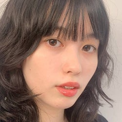 黒髪 だけど重く見せない カット スタイリング 前髪がポイント モデルプレス