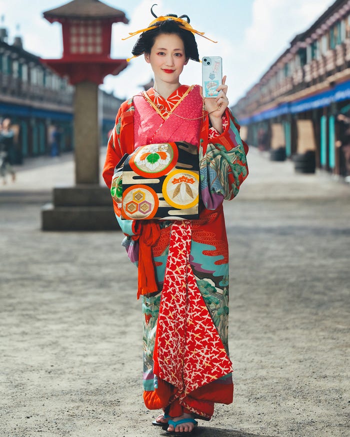 綾瀬はるかが演じる九郎助稲荷「べらぼう~蔦重栄華乃夢噺~」(C)NHK