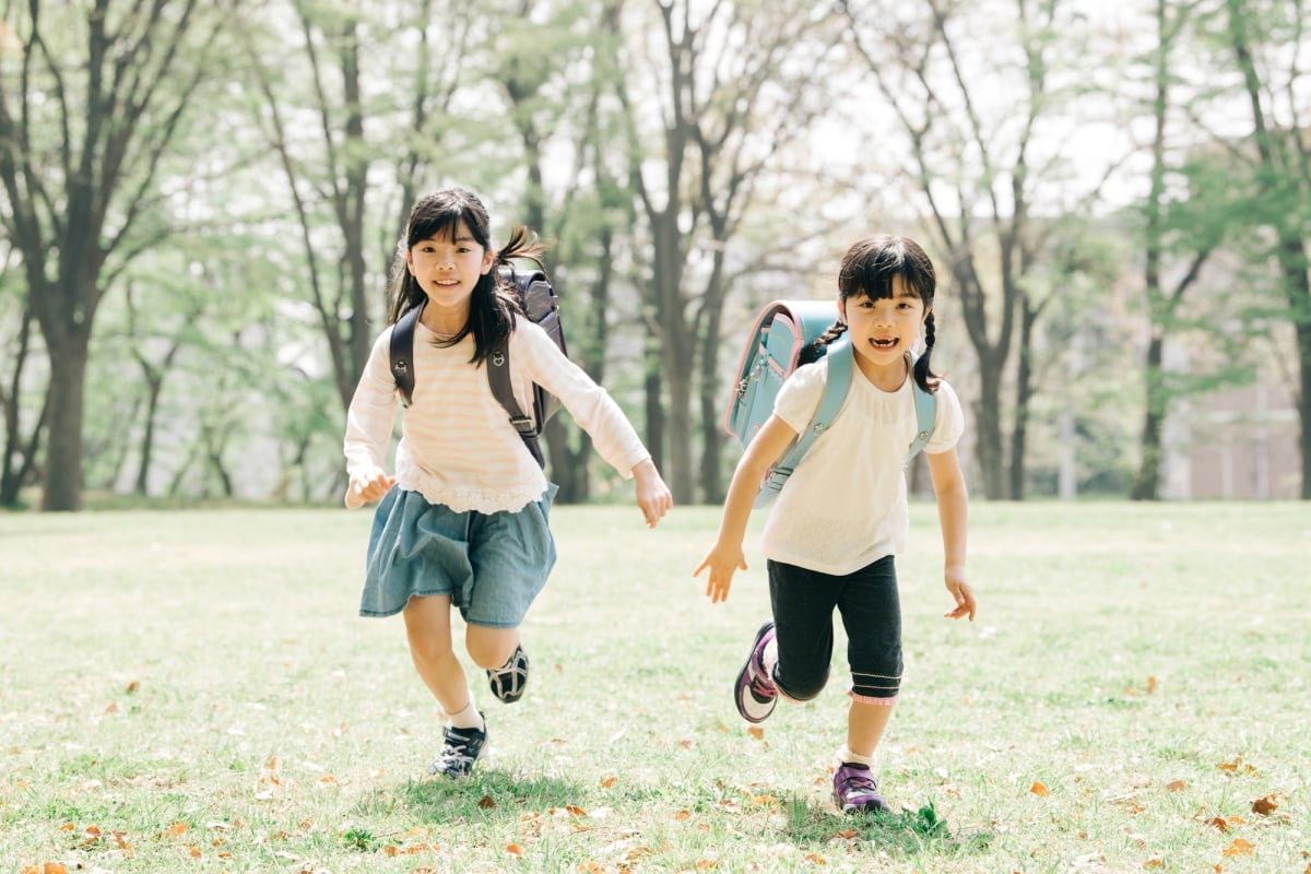 小学生の娘が約束の時間に来ない友達を1時間も待ちぼうけ ママがアドバイスしてあげられることは モデルプレス