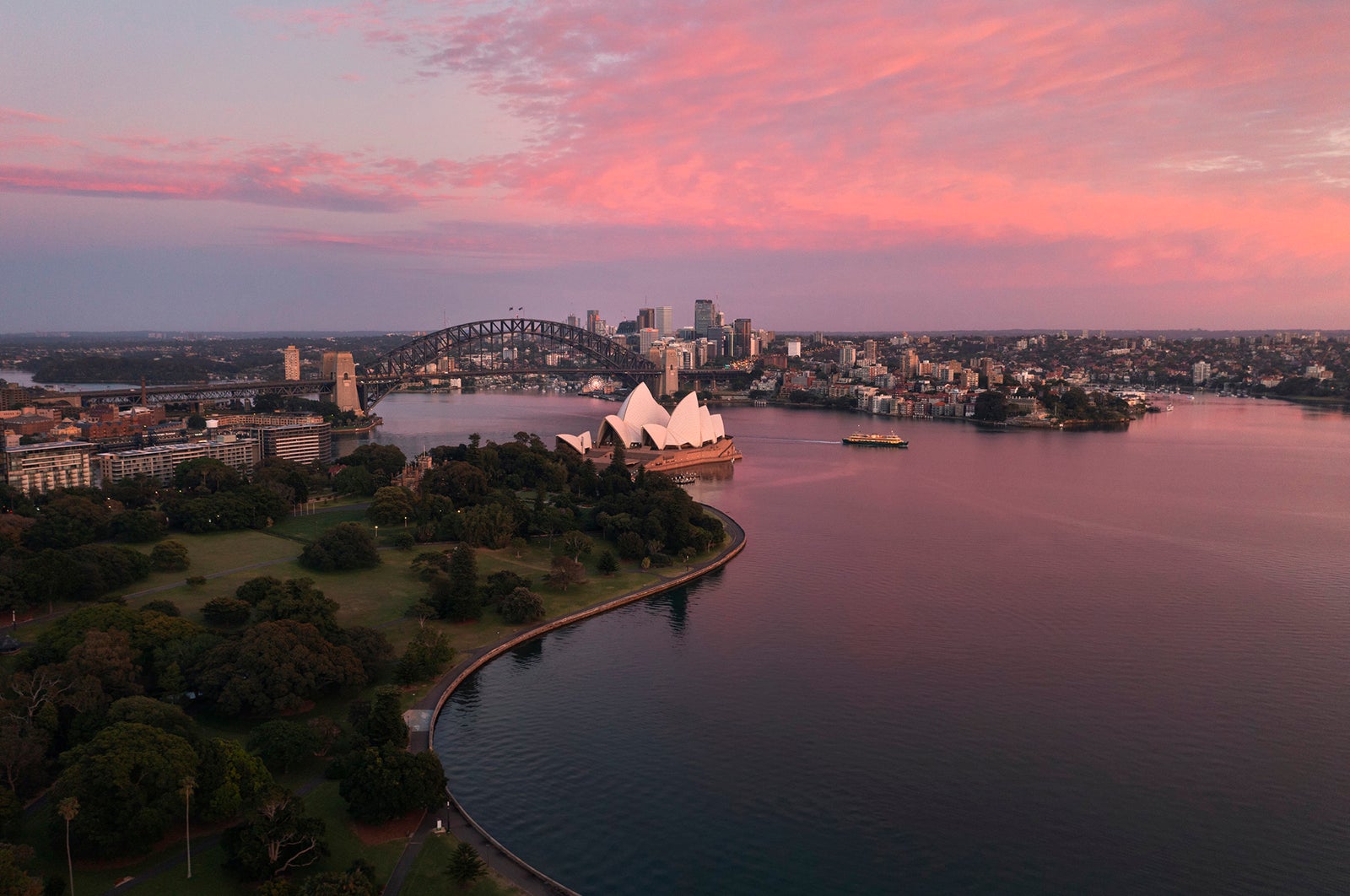 朝昼晩で表情を変える美しいシドニー・ハーバー（C）Destination NSW