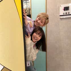 モデルプレス - 上白石萌音&太田夢莉、“ひょっこり”オフショットに「ほっこり」「ドラマとのギャップすごい」の声