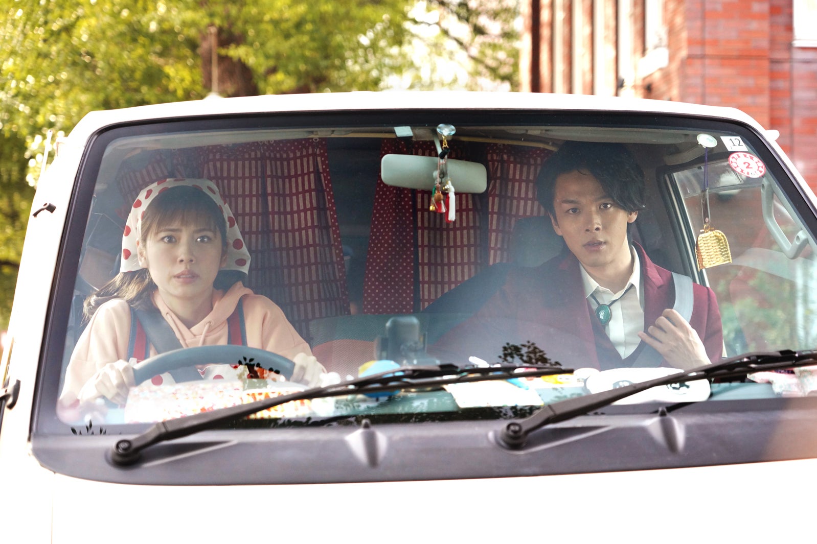 小芝風花、中村倫也／「美食探偵 明智五郎」第1話より（C）日本テレビ