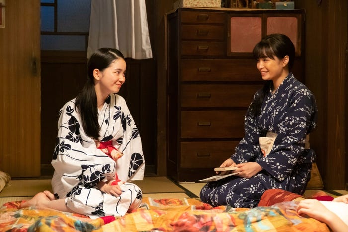 福地桃子、広瀬すず/「なつぞら」(C)NHK