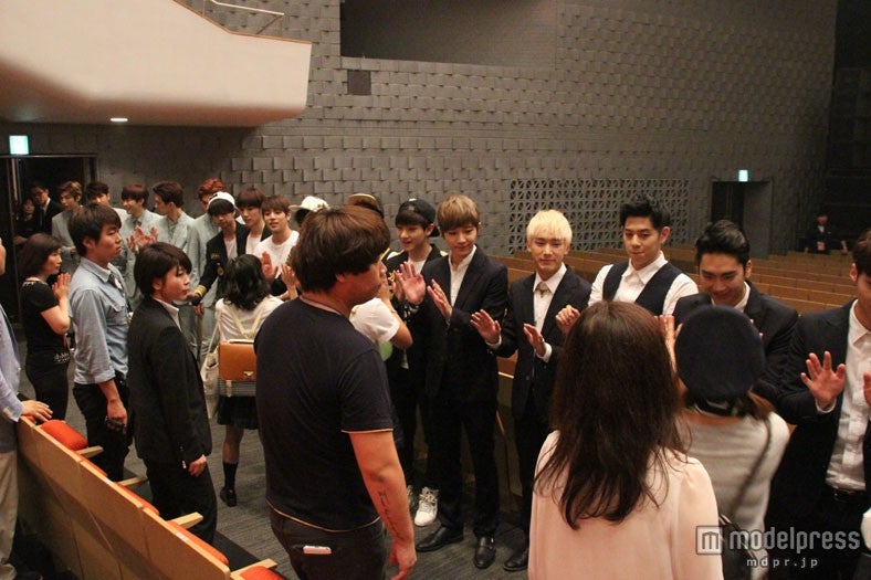 ハイタッチ会（photo：www.japankorea.org）