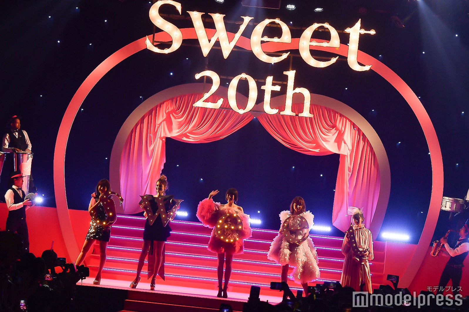 （左から）小嶋陽菜、マギー、佐藤栞里、石田ニコル、齋藤飛鳥 小嶋陽菜（C）モデルプレス