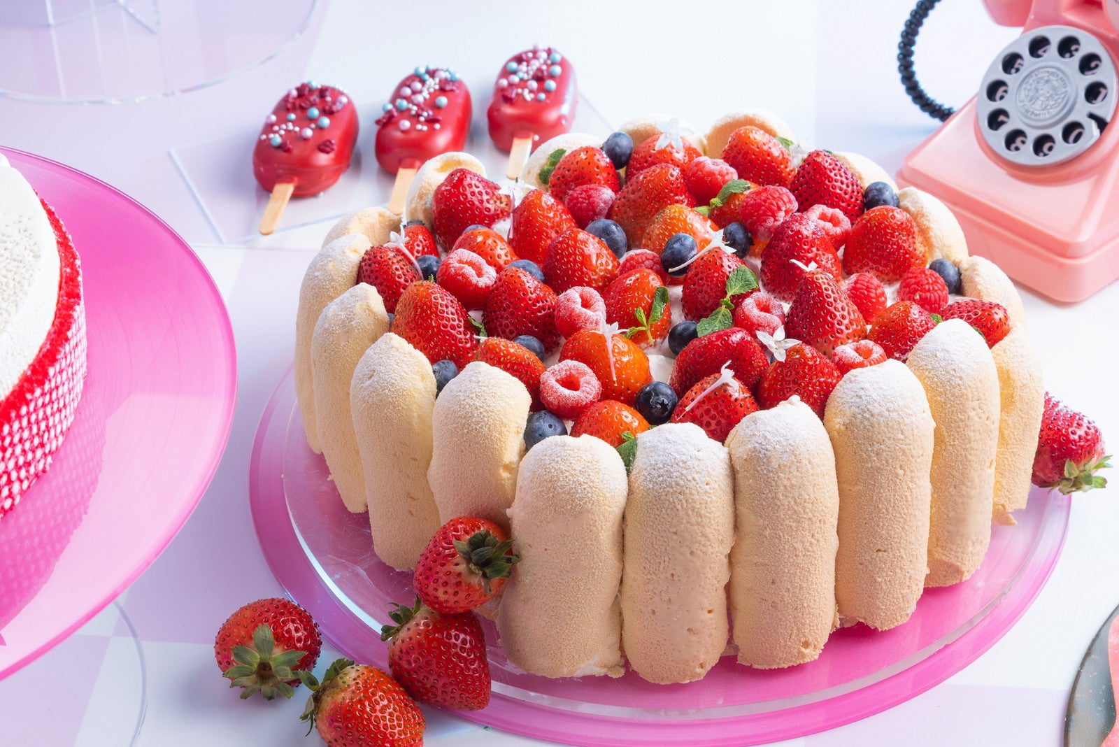 ストロベリースイーツビュッフェ 50sレトロ（提供画像）