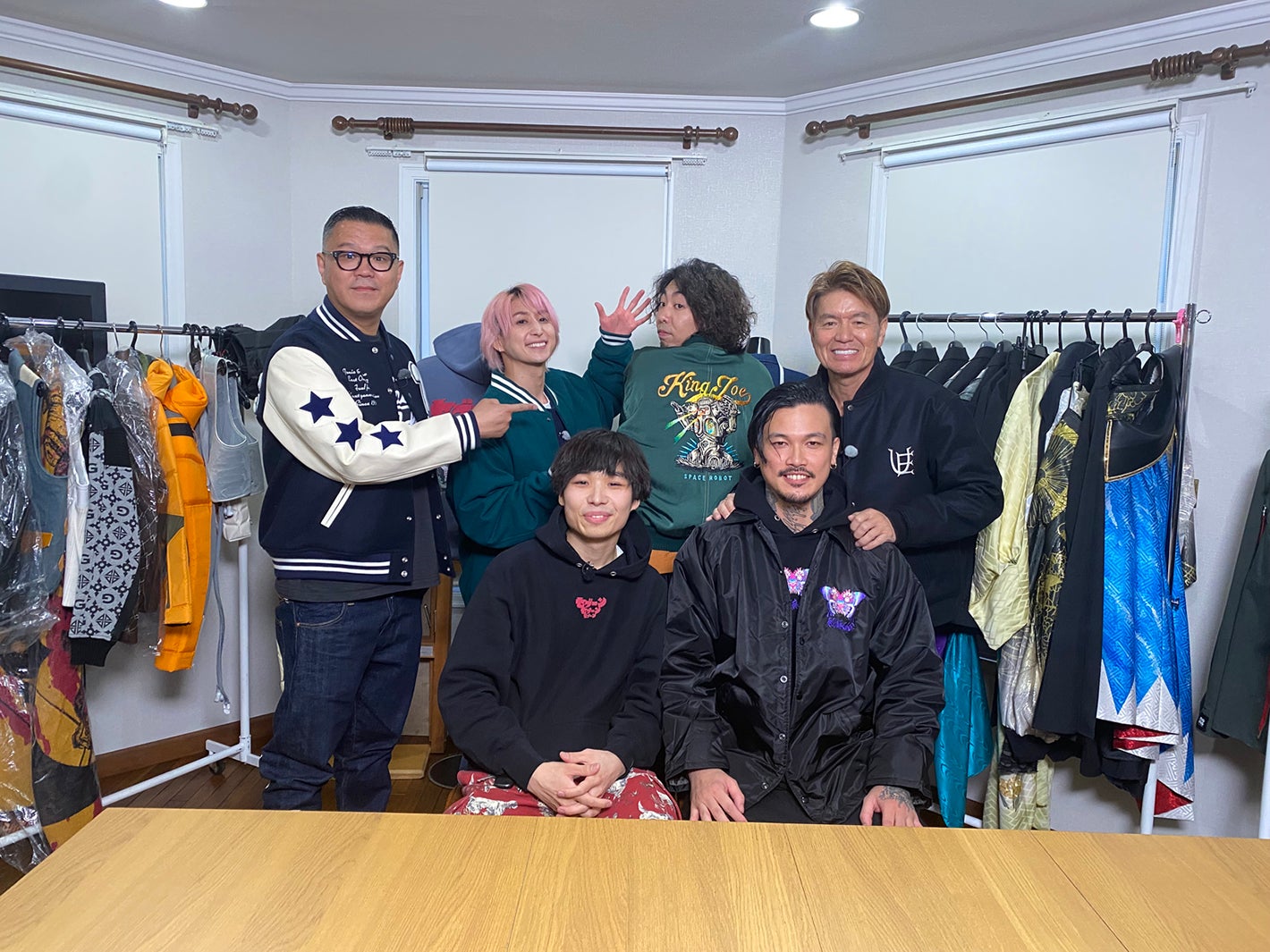 （後列左から）長谷川忍、佐久間大介、柄本時生、ヒロミ（C）日本テレビ