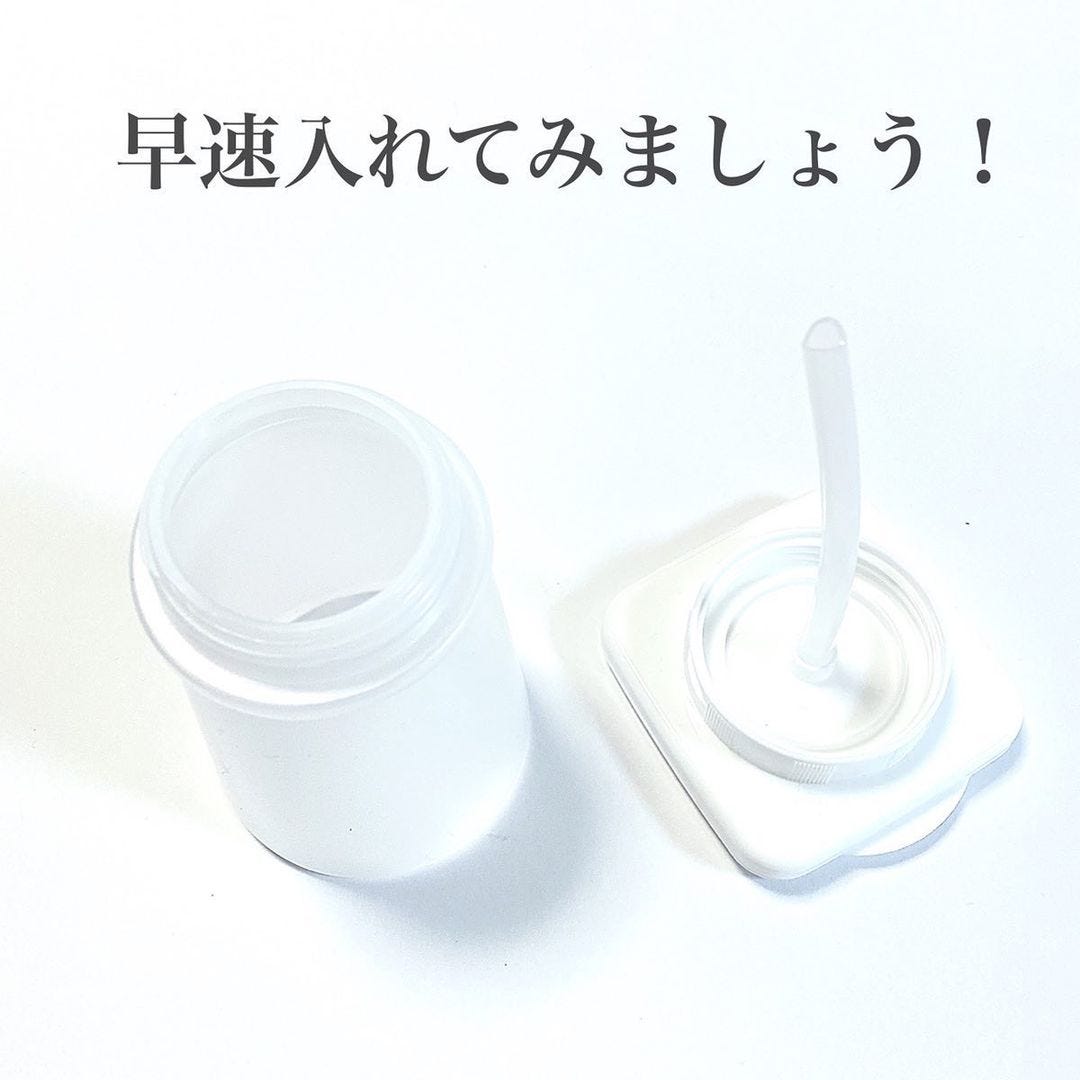 フタをあけた、ダイソーの「ワンプッシュ化粧水ボトル」