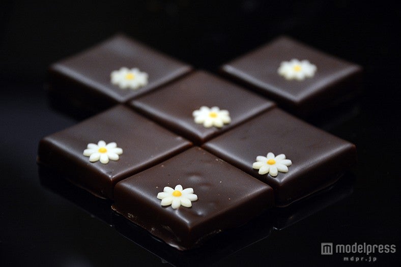 1番人気は、最高級のタヒチバニラとミルクチョコガナッシュを融合させた「タヒチバニラ」￥300