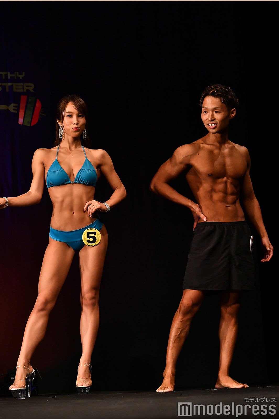 犬童美乃梨、玉手雅也トレーナー（C）モデルプレス