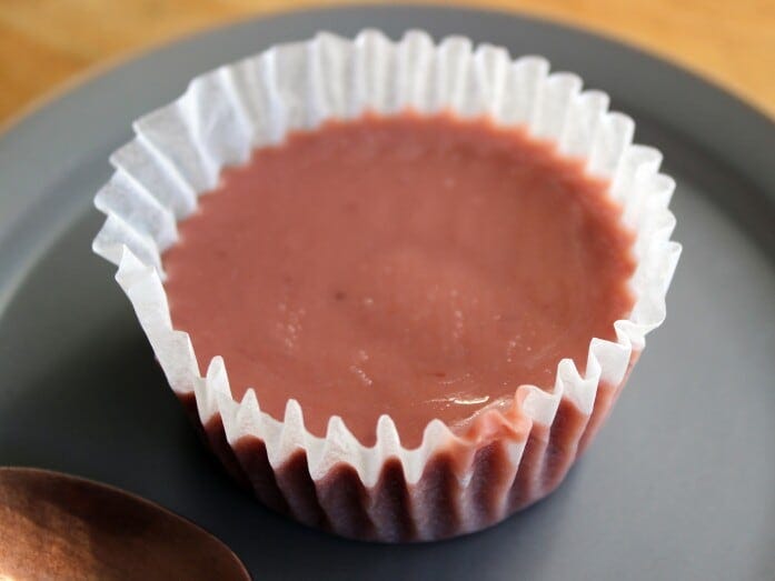 マットなピンク色。寒天が入っているので、ややつるんとしてツヤもあります