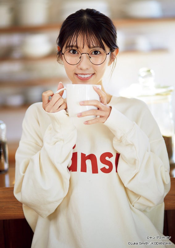 「今日好き」大槻アイリ、ほっそり美くびれ披露「ヤンマガ」初登場で爽やかな色香