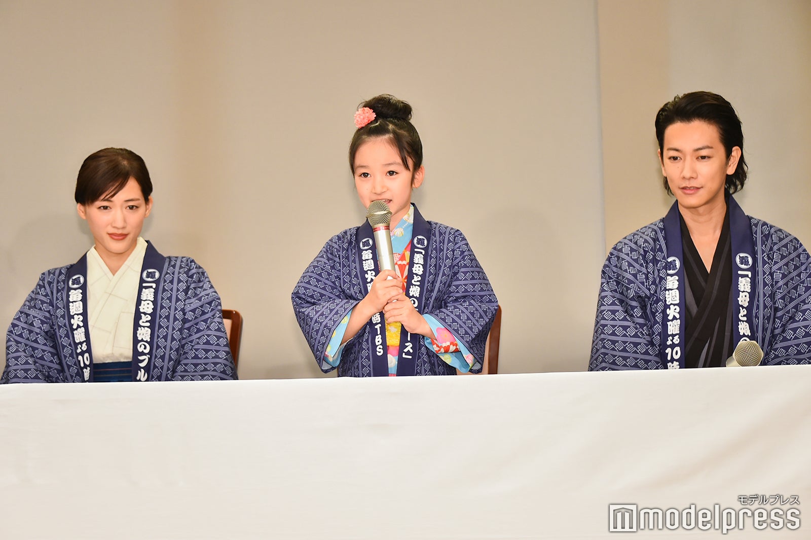 綾瀬はるか、横溝菜帆、佐藤健 （C）モデルプレス