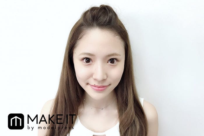 伸ばしかけ前髪アレンジ〈ポンパドール〉 (C)メイクイット