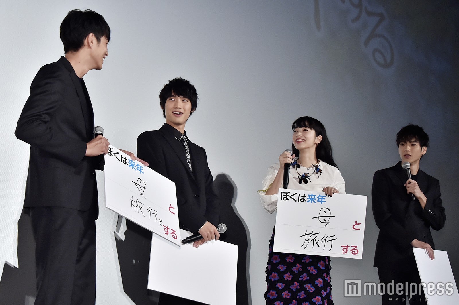 小松菜奈＆東出昌大、まさかの“完全シンクロ”で盛り上がる