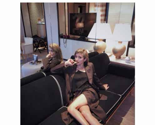 ローラ、圧巻の生足あらわな妖艶ショット披露 美意識の高さに称賛集まる