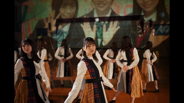 日向坂46小坂菜緒「声の足跡」Music Videoより(提供写真)