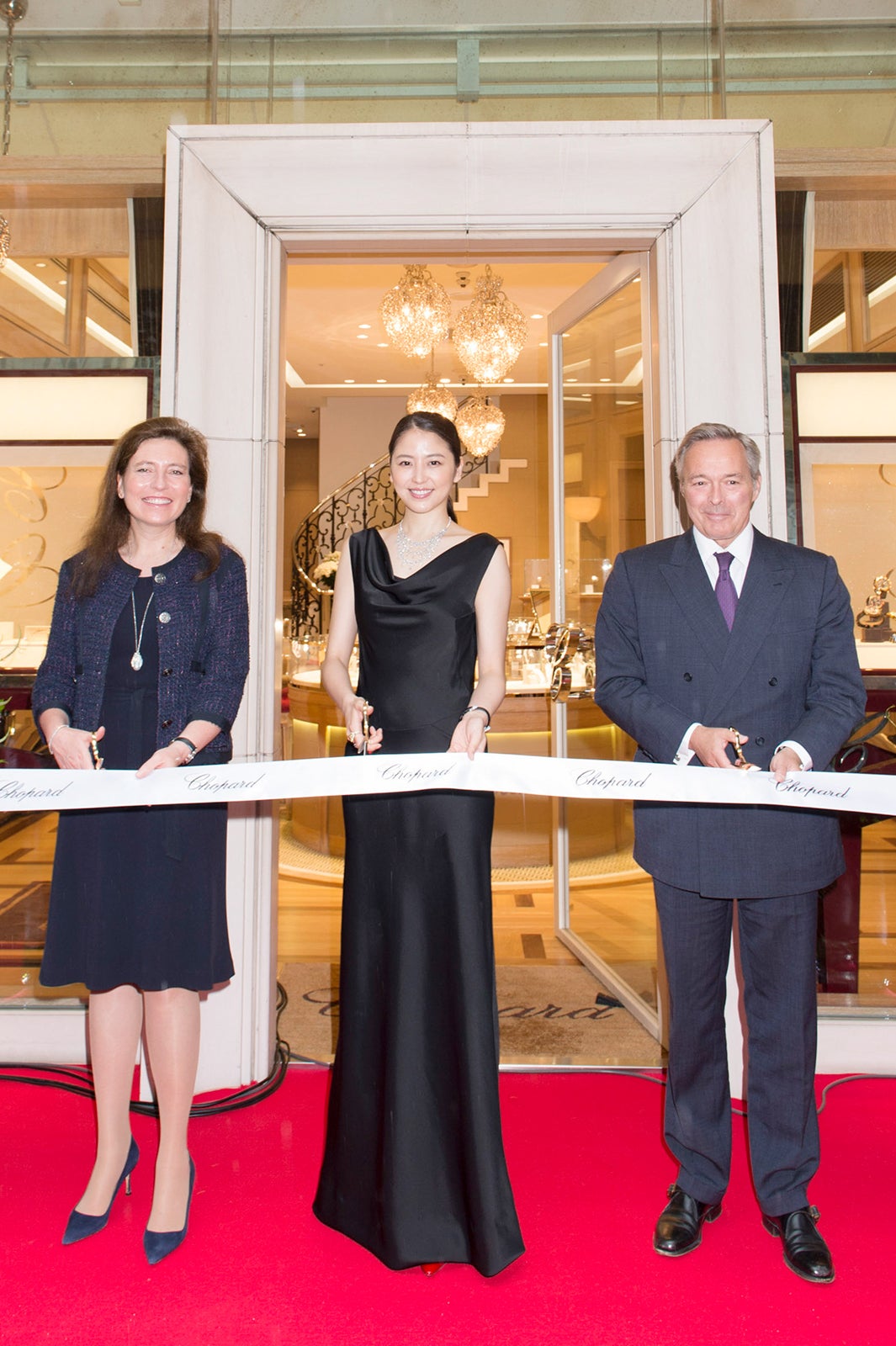 長澤まさみ（中央）（画像提供：ショパール ジャパン ）