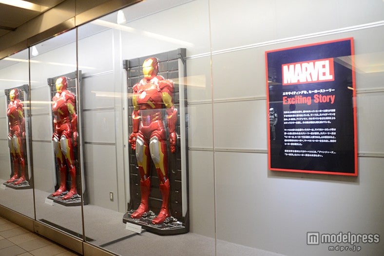 「MARVEL」のアート展示