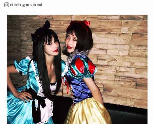 ダレノガレ明美、谷間くっきりアリスコスが刺激的 くみっきーとSEXYプリンセスに