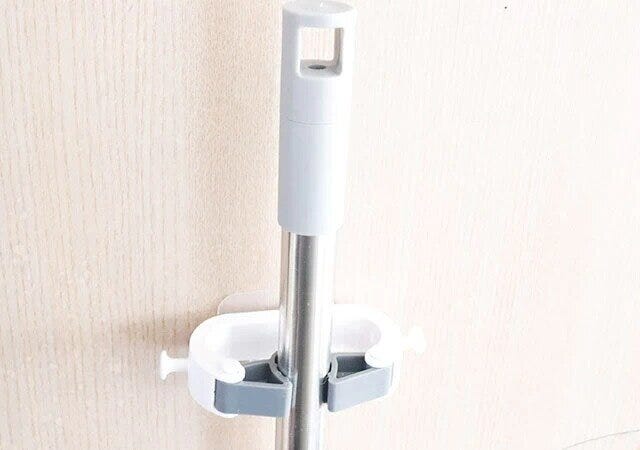 ダイソーのモップホルダーはしっかり固定できる