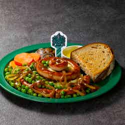 スリザリン プレート(バンガーズ&マッシュ)2,900円(税込)※ドリンク付き/提供画像