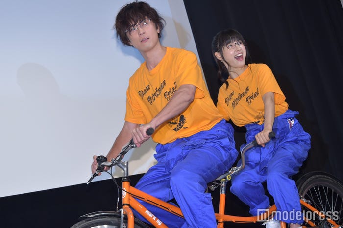 間宮祥太朗、土屋太鳳 (C)モデルプレス