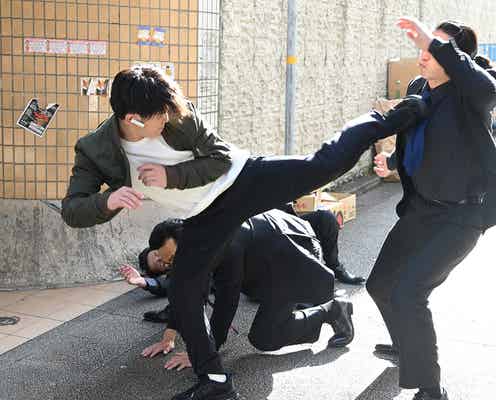 KAT-TUN亀梨和也、初日からド派手アクション 主演ドラマ「レッドアイズ」クランクイン