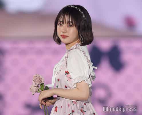 なえなの、ガーリーミニワンピ姿で美脚際立つ<関コレ2022S/S>