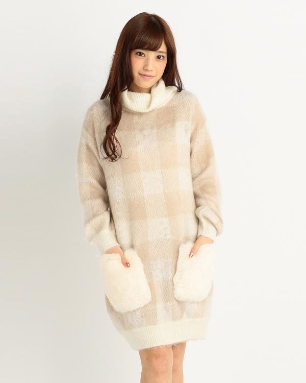 チェックオフタートルニットワンピース「LIZ LISA」9,396円(税込)/画像提供:Tokyo Kawaii Life