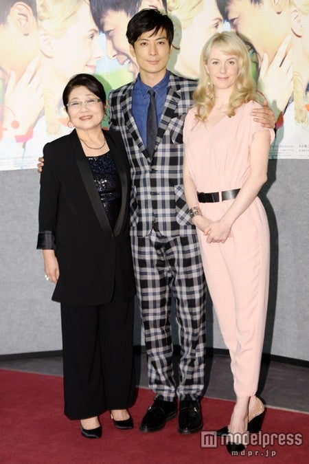 （左から）泉ピン子、玉山鉄二、シャーロット・ケイト・フォックス