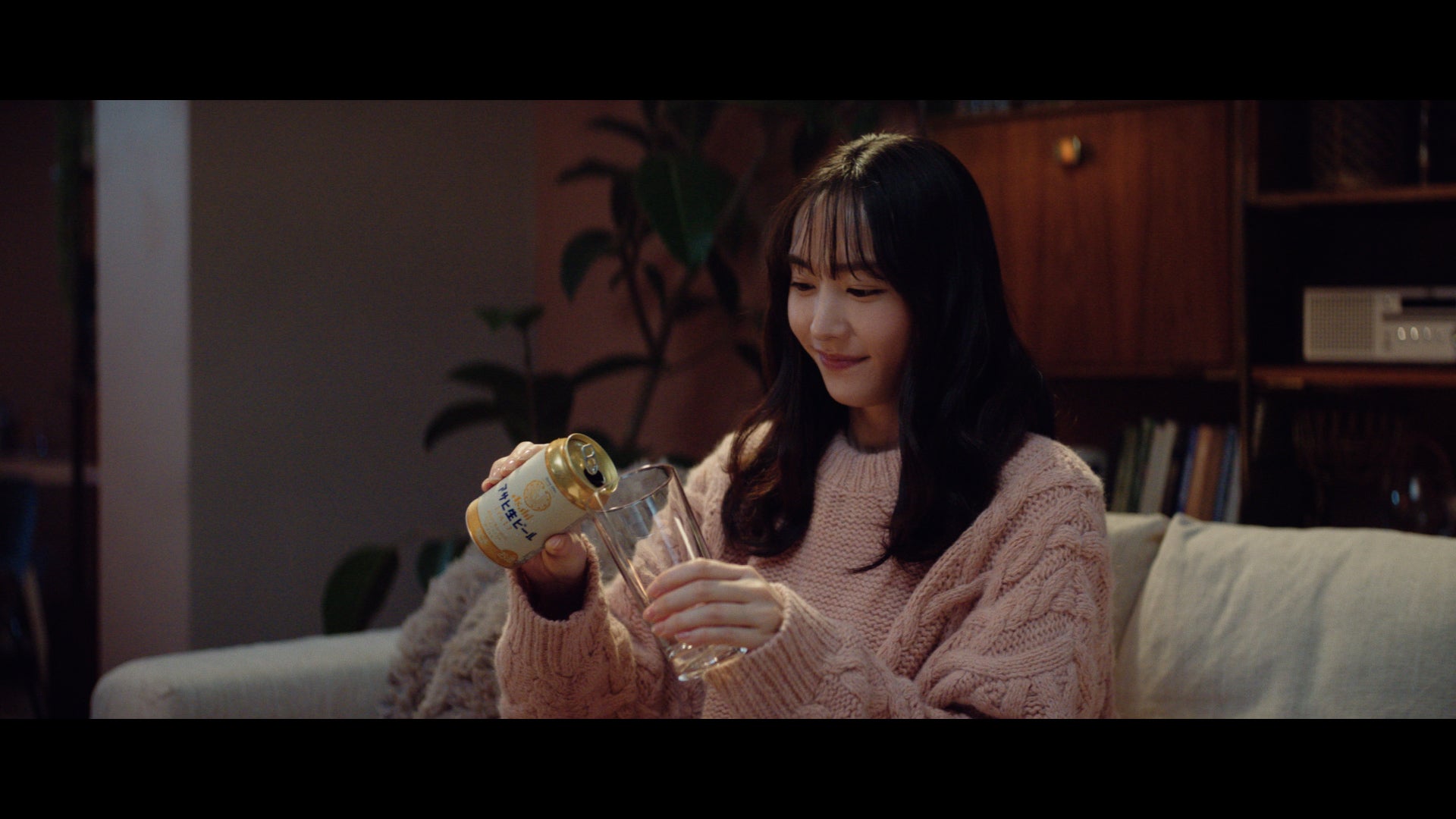 新垣結衣新CM「2022年もおつかれ生です」篇より（提供写真）