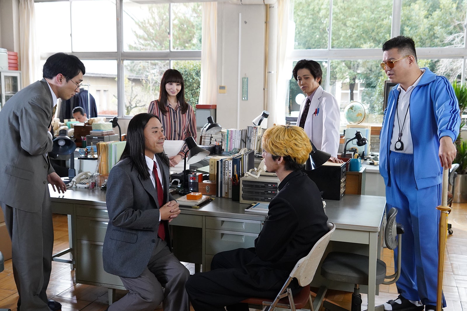 ムロツヨシ、賀来賢人ら（C）日本テレビ