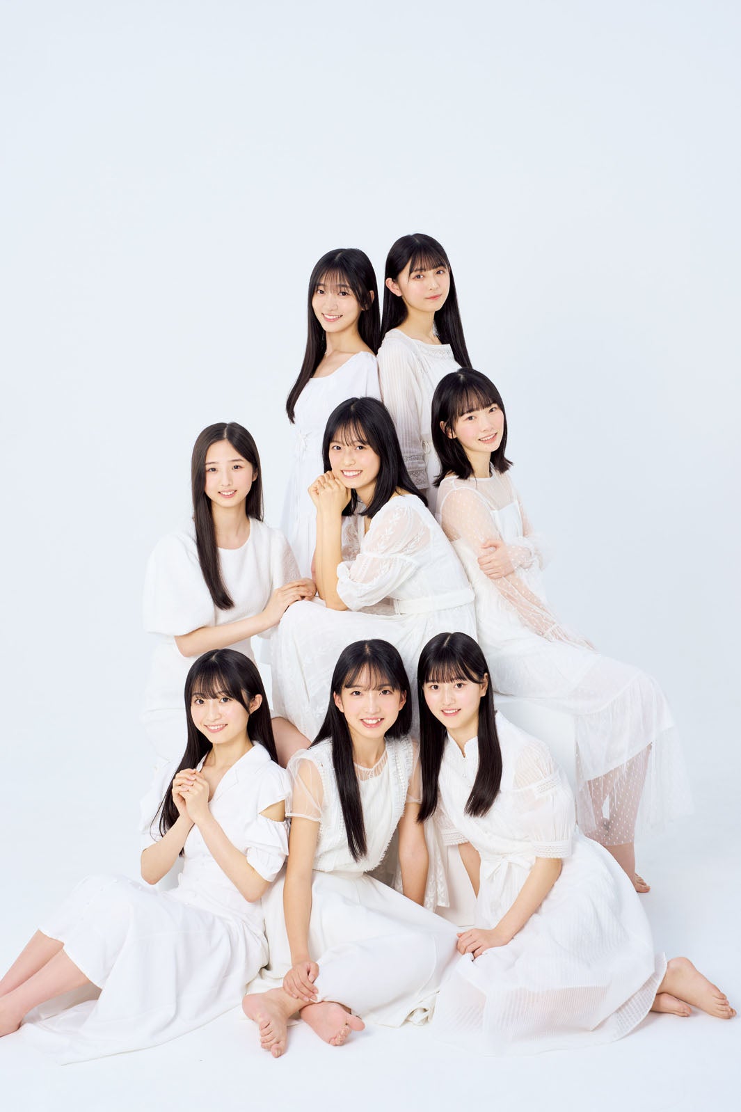 AKB48・18期研究生、真っ白なワンピース姿で密着 本田仁美「全員がセンターになってもおかしくない」