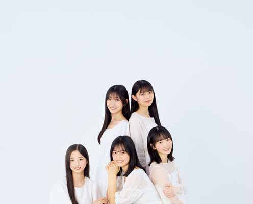 AKB48・18期研究生、真っ白なワンピース姿で密着 本田仁美「全員がセンターになってもおかしくない」