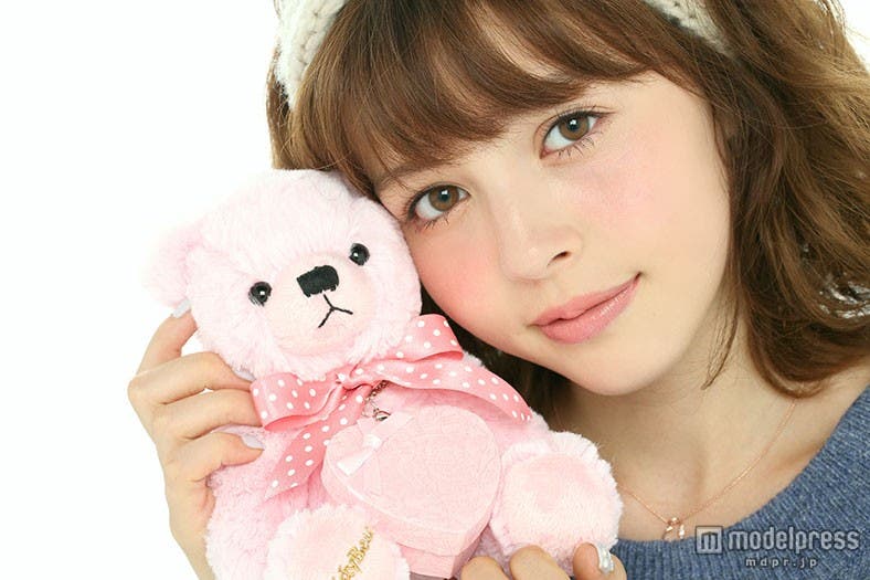 キュートなテディベアもついてくる(C)Ray2016年1月号 撮影/booro