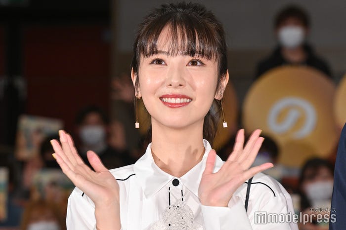 浜辺美波 (C)モデルプレス