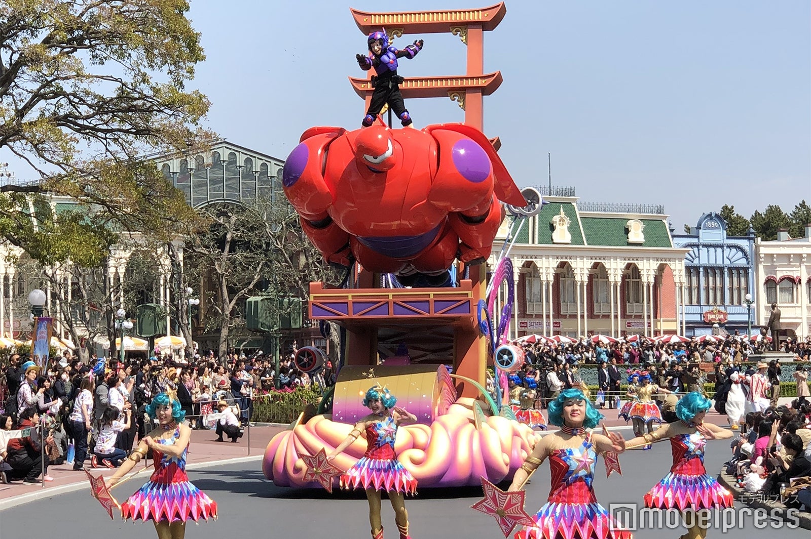 ヒロ、ベイマックス／パレード「ドリーミング・アップ！」（C）モデルプレス（C）Disney