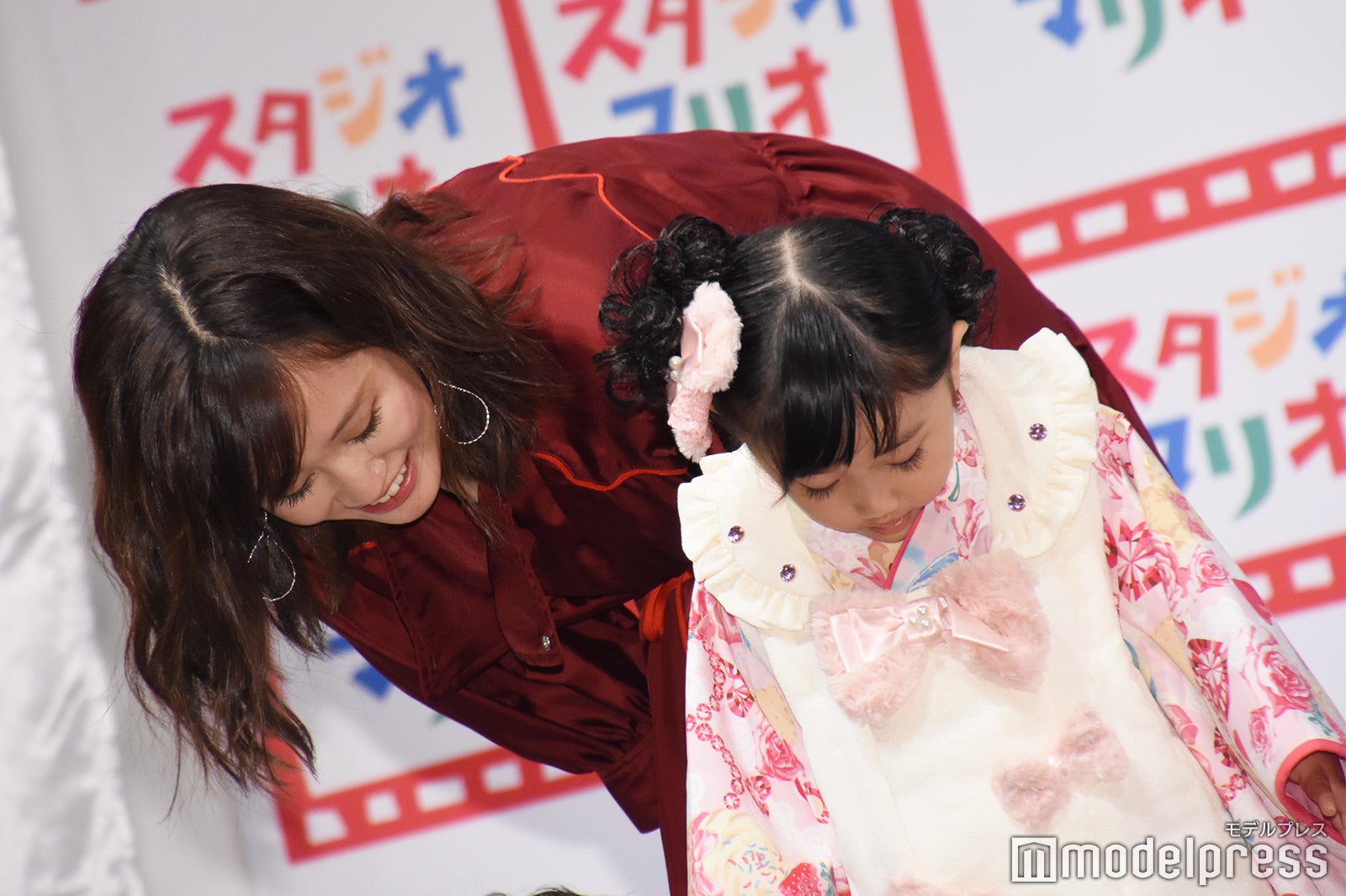 前田敦子、子どもたちと共演で“ママの顔” （C）モデルプレス