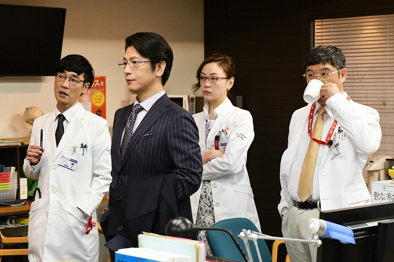 中央：及川光博「A LIFE～愛しき人～」第3話より（C）TBS