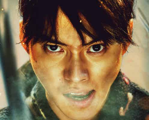 山崎賢人、鋭い眼光で闘志たぎらす「キングダム 運命の炎」全15種のキャラクタービジュアル順次解禁へ