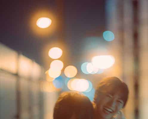 岡崎紗絵、写真集を脚本家書下ろしの“恋愛ドラマ仕立て”に「夜の公園や歩道橋のシーンは特にドキドキ」
