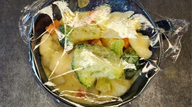 野菜たっぷり・豆乳カレークリーム煮　レシピ　ラップをふんわりかけ加熱